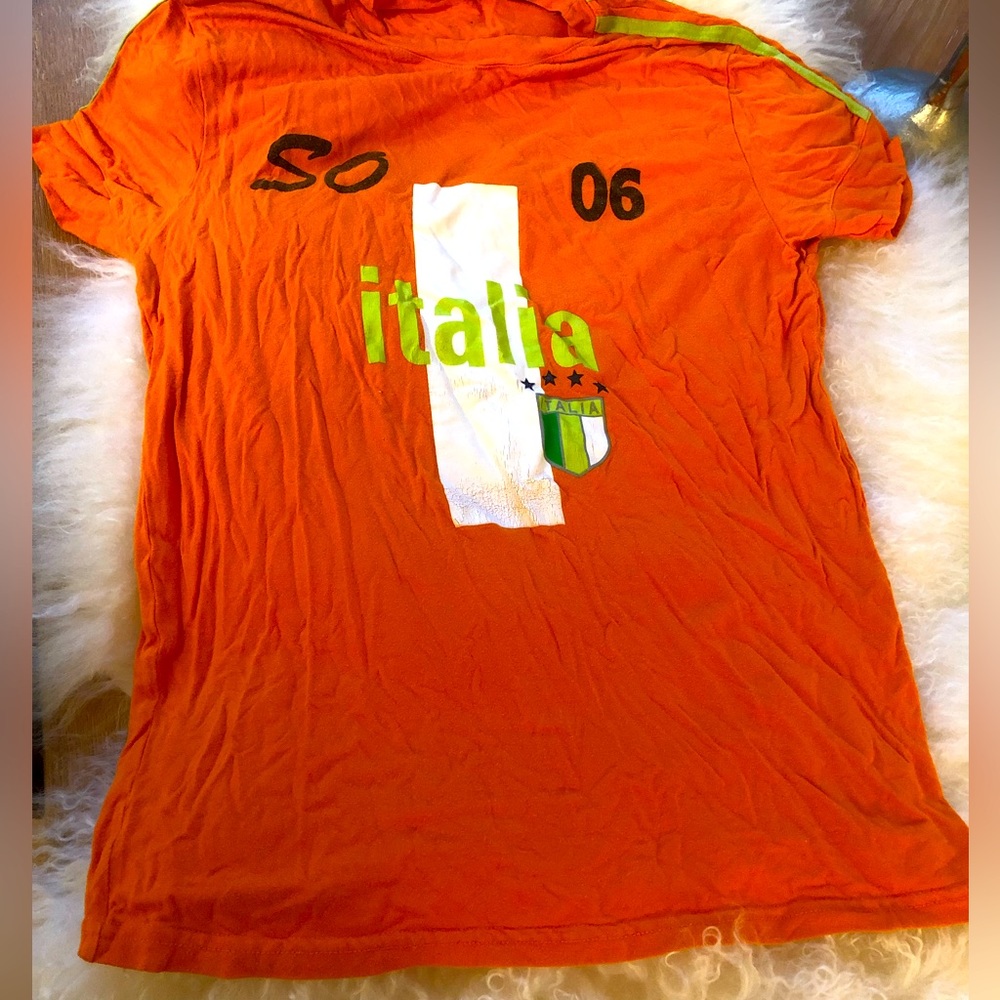 GC 7/10 “Italia” men’s t-shirt in size medium!!!